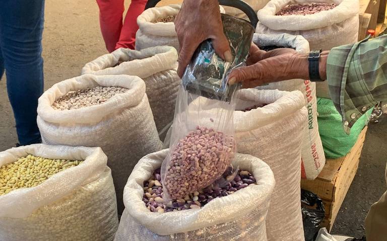 Siguen despachando cuartillos de frijol