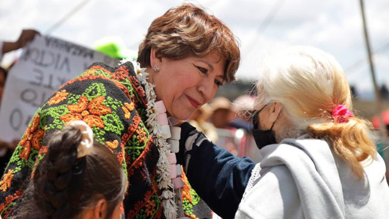 Colocan flores blancas en tumbas de jesuitas