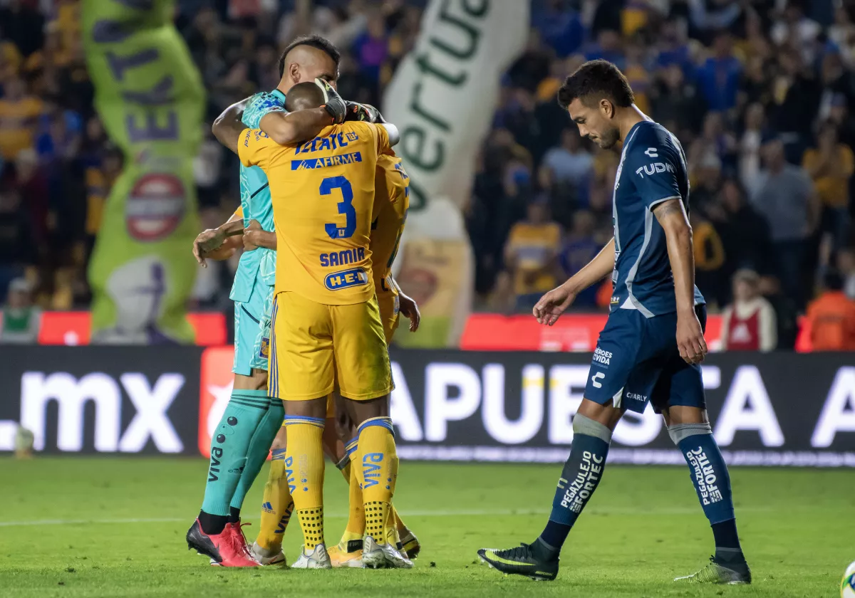 El colombiano Quiñones lidera la goleada de Tigres, que salta al liderato en México