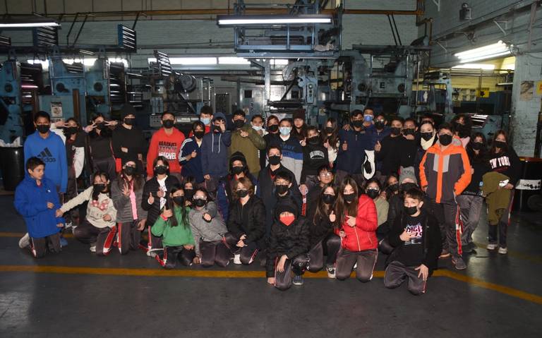 Visitan estudiantes de la Secundaria Federal 4 El Heraldo de Chihuahua