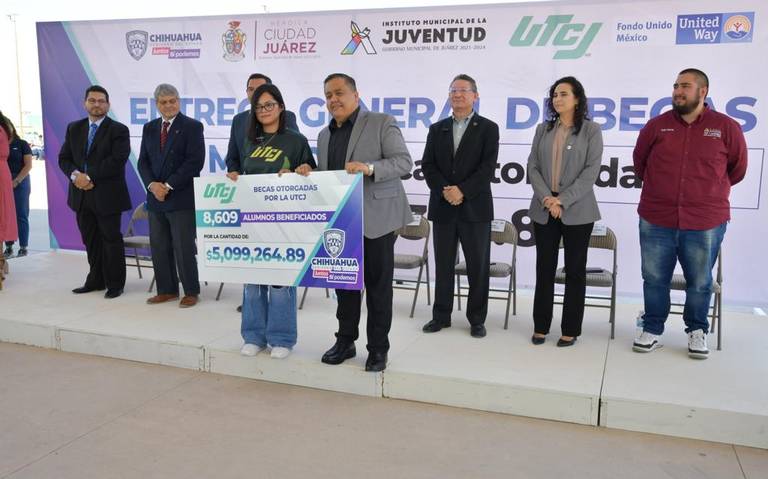 Entregan becas por un total de 840 mil pesos en la UTCJ