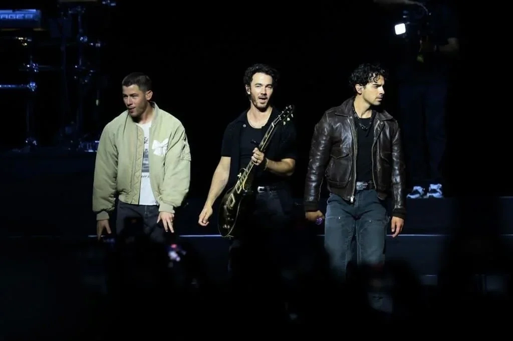 Regresan Jonas Brothers a Disney con nueva película navideña