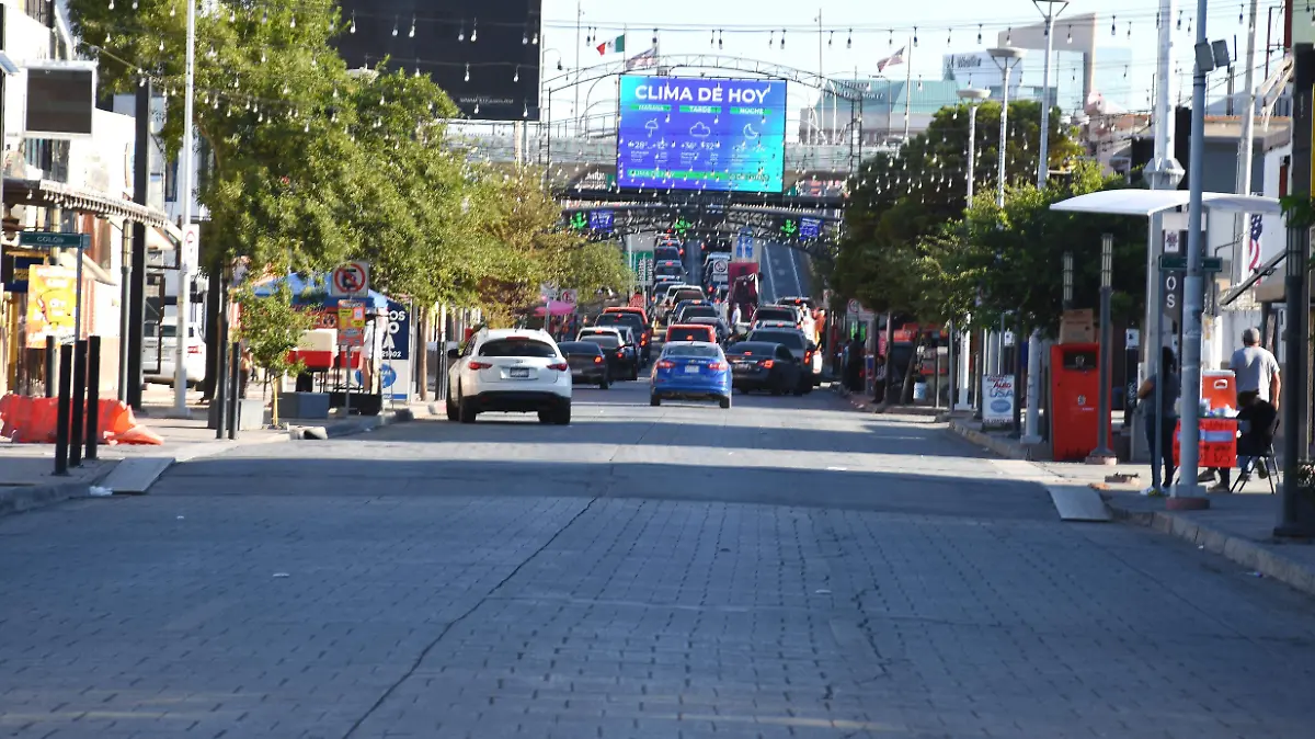Filas en cruces fronterizos presentan demoras de hasta una hora